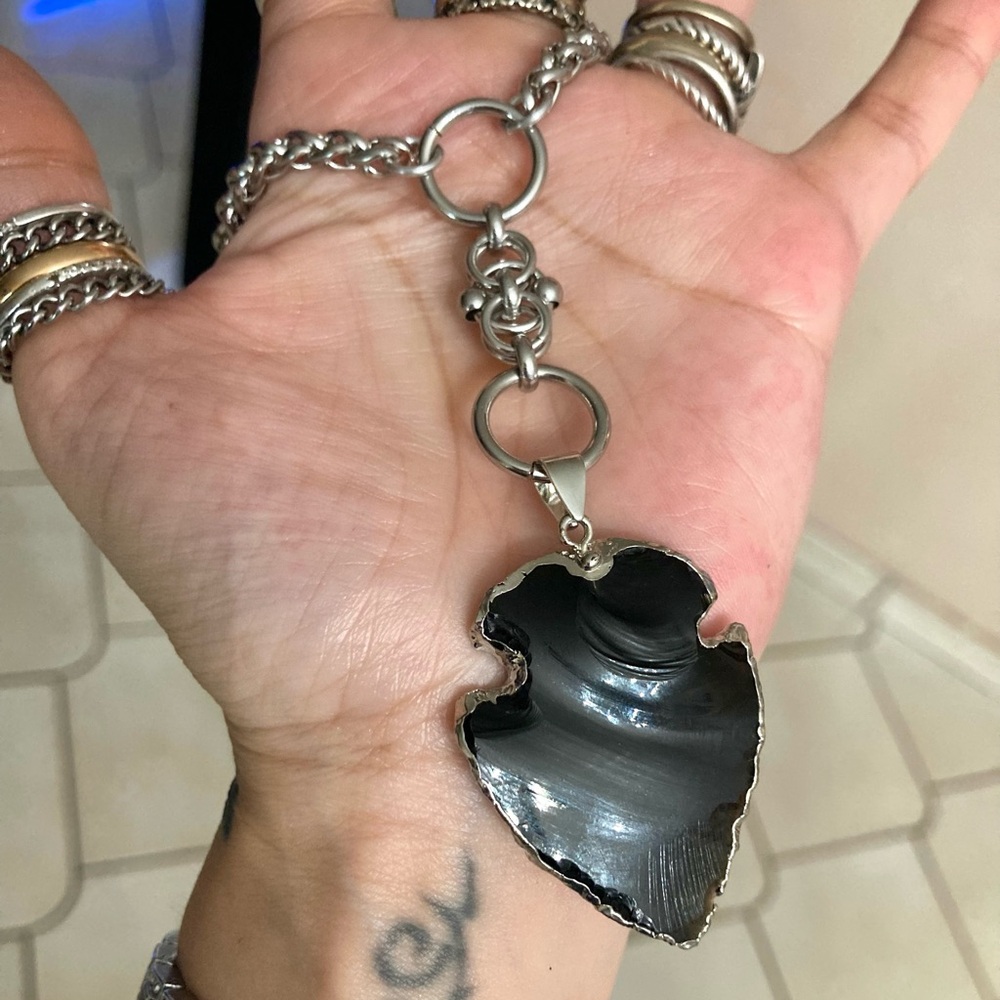 Black obsidian arrow on stainless steel maille celtic knot lariat Y necklace. - Picture 8 of 14
